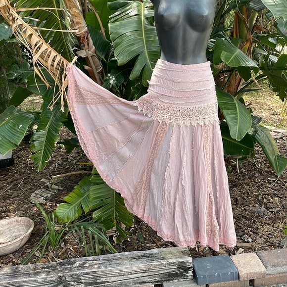 lucky and coco Dresses & Skirts - Lucky and Coco lace and multimedia drop waist skirt